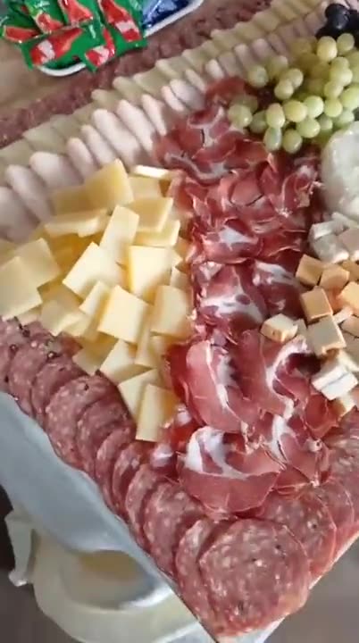 Vídeo: mesa de frios, saladas e buffet